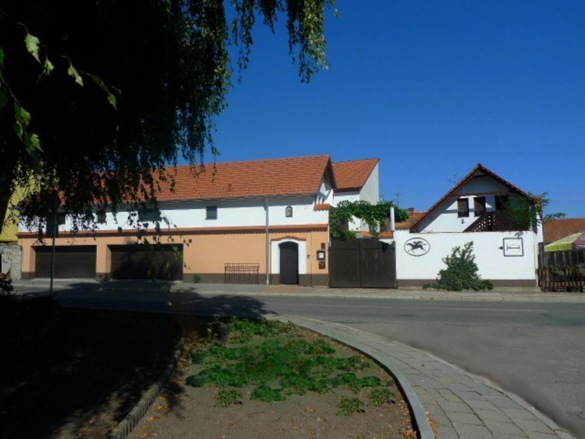Pension Cerny Jezdec Lednice Exterior photo